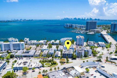 Apartamento en alquiler en Miami Beach, Florida, 1 dormitorio, 72 m2 № 1890194 - foto 22