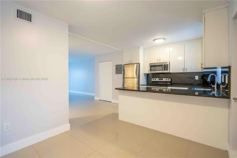 Appartement à louer à Miami Beach, Floride: 1 chambre, 72 m2 № 1890194 - photo 4
