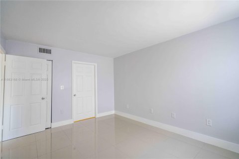 Appartement à louer à Miami Beach, Floride: 1 chambre, 72 m2 № 1890194 - photo 11