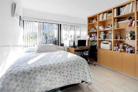 Adosado en venta en Miami, Florida, 2 dormitorios, 110.74 m2 № 1999863 - foto 16