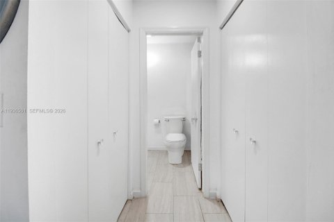 Adosado en venta en Miami, Florida, 2 dormitorios, 110.74 m2 № 1999863 - foto 13