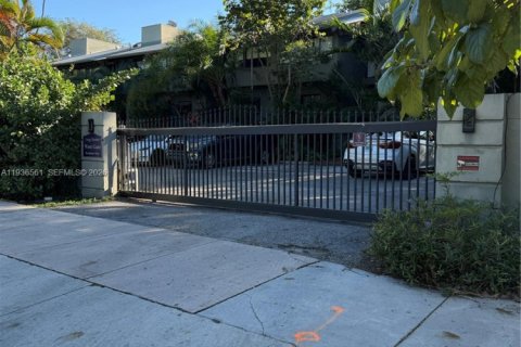 Adosado en venta en Miami, Florida, 2 dormitorios, 110.74 m2 № 1999863 - foto 30