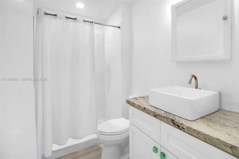 Adosado en venta en Miami, Florida, 2 dormitorios, 110.74 m2 № 1999863 - foto 11