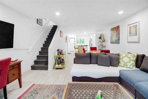 Adosado en venta en Miami, Florida, 2 dormitorios, 110.74 m2 № 1999863 - foto 8