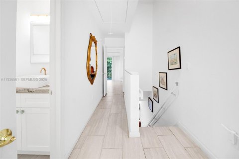 Adosado en venta en Miami, Florida, 2 dormitorios, 110.74 m2 № 1999863 - foto 12