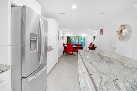 Adosado en venta en Miami, Florida, 2 dormitorios, 110.74 m2 № 1999863 - foto 6