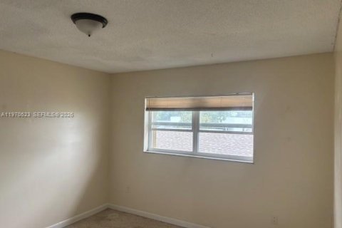 Снять в аренду виллу или дом в Хайалиа, Флорида 2 спальни, 332.59м2, № 2031326 - фото 5