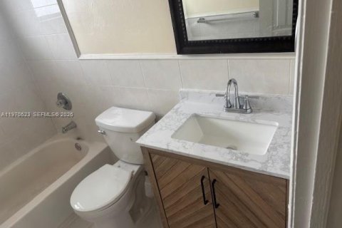 Снять в аренду виллу или дом в Хайалиа, Флорида 2 спальни, 332.59м2, № 2031326 - фото 3