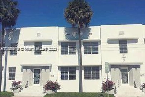 Condo in Miami Beach, Florida, 1 bedroom № 1985190 - photo 1