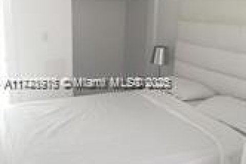 Condo in Miami Beach, Florida, 1 bedroom № 1985190 - photo 3
