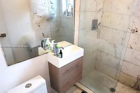 Condo in Miami Beach, Florida, 1 bedroom № 1985190 - photo 5