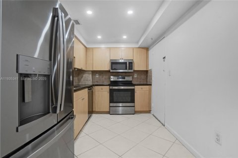 Condominio en venta en Bay Harbor Islands, Florida, 1 dormitorio, 88.26 m2 № 1993545 - foto 6