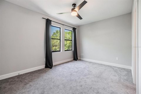 Townhouse in Tampa, Florida 3 bedrooms, 165.18 sq.m. № 2218711 - photo 14