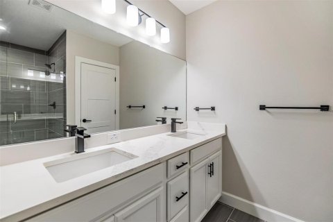 Townhouse in Tampa, Florida 3 bedrooms, 165.18 sq.m. № 2218711 - photo 20