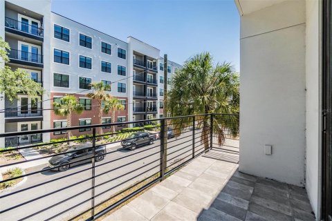 Townhouse in Tampa, Florida 3 bedrooms, 165.18 sq.m. № 2218711 - photo 13