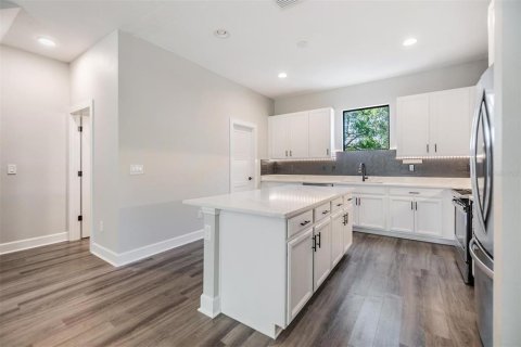 Townhouse in Tampa, Florida 3 bedrooms, 165.18 sq.m. № 2218711 - photo 6