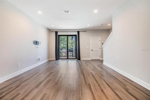 Townhouse in Tampa, Florida 3 bedrooms, 165.18 sq.m. № 2218711 - photo 5