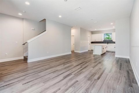 Townhouse in Tampa, Florida 3 bedrooms, 165.18 sq.m. № 2218711 - photo 3