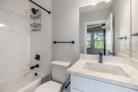 Townhouse in Tampa, Florida 3 bedrooms, 165.18 sq.m. № 2218711 - photo 15