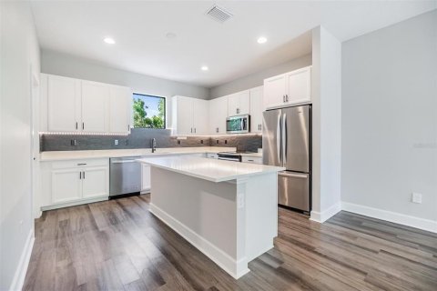 Townhouse in Tampa, Florida 3 bedrooms, 165.18 sq.m. № 2218711 - photo 4