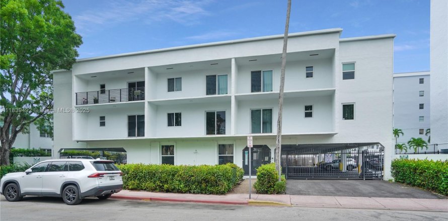 Condominio en Miami Beach, Florida, 1 dormitorio  № 1828755