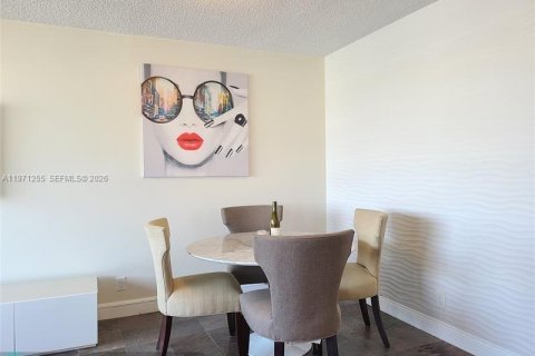 Снять в аренду кондоминиум в Халландейл-Бич, Флорида 1 спальня, 85.93м2, № 2032244 - фото 8