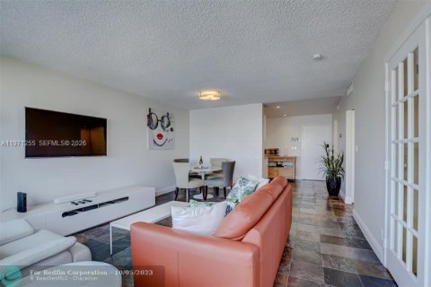 Снять в аренду кондоминиум в Халландейл-Бич, Флорида 1 спальня, 85.93м2, № 2032244 - фото 6