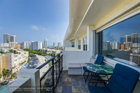 Снять в аренду кондоминиум в Халландейл-Бич, Флорида 1 спальня, 85.93м2, № 2032244 - фото 3