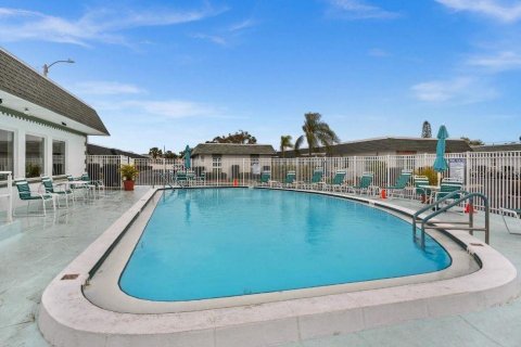 Condo in Saint Petersburg, Florida, 1 bedroom  № 1543056 - photo 29