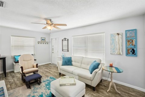Condo in Saint Petersburg, Florida, 1 bedroom  № 1543056 - photo 9