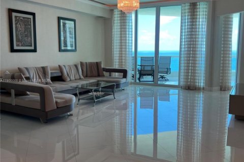 Condominio en alquiler en Sunny Isles Beach, Florida, 3 dormitorios, 257.8 m2 № 1952048 - foto 1