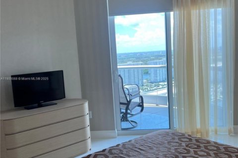 Condominio en alquiler en Sunny Isles Beach, Florida, 3 dormitorios, 257.8 m2 № 1952048 - foto 14