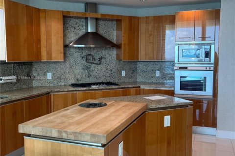 Condominio en alquiler en Sunny Isles Beach, Florida, 3 dormitorios, 257.8 m2 № 1952048 - foto 4