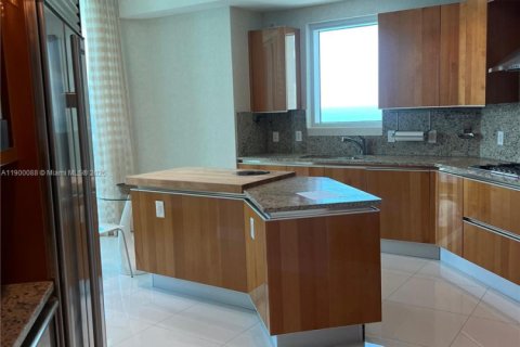 Condominio en alquiler en Sunny Isles Beach, Florida, 3 dormitorios, 257.8 m2 № 1952048 - foto 11