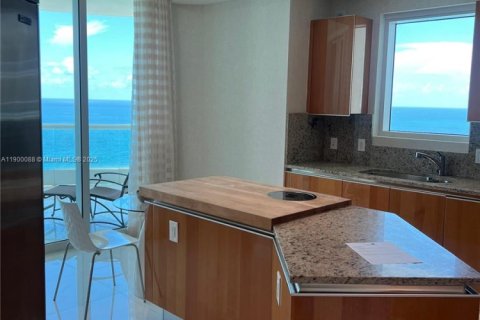 Condominio en alquiler en Sunny Isles Beach, Florida, 3 dormitorios, 257.8 m2 № 1952048 - foto 10