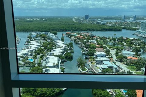 Condominio en alquiler en Sunny Isles Beach, Florida, 3 dormitorios, 257.8 m2 № 1952048 - foto 15