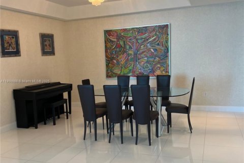 Condominio en alquiler en Sunny Isles Beach, Florida, 3 dormitorios, 257.8 m2 № 1952048 - foto 12