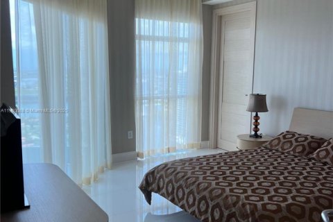 Condominio en alquiler en Sunny Isles Beach, Florida, 3 dormitorios, 257.8 m2 № 1952048 - foto 5