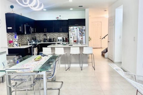 Adosado en alquiler en Doral, Florida, 4 dormitorios, 201.6 m2 № 1944611 - foto 11