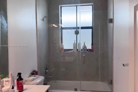 Adosado en alquiler en Doral, Florida, 4 dormitorios, 201.6 m2 № 1944611 - foto 19