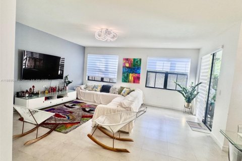 Adosado en alquiler en Doral, Florida, 4 dormitorios, 201.6 m2 № 1944611 - foto 5