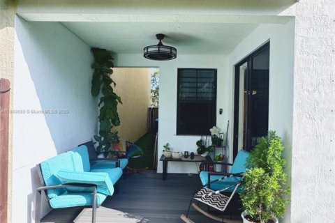 Adosado en alquiler en Doral, Florida, 4 dormitorios, 201.6 m2 № 1944611 - foto 10