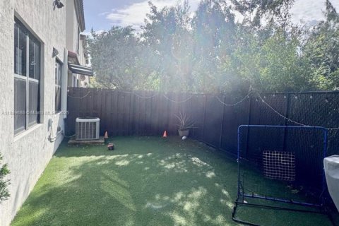 Adosado en alquiler en Doral, Florida, 4 dormitorios, 201.6 m2 № 1944611 - foto 8