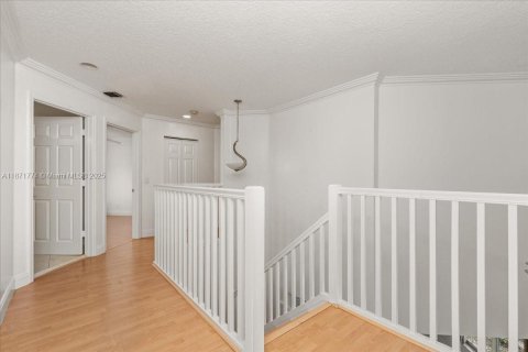House in Coral Springs, Florida 4 bedrooms, 303.98 sq.m. № 1896029 - photo 19