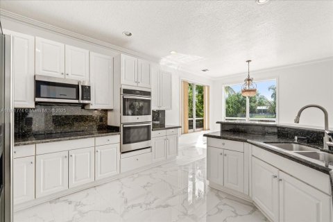 Casa en venta en Coral Springs, Florida, 4 dormitorios, 303.98 m2 № 1896029 - foto 14