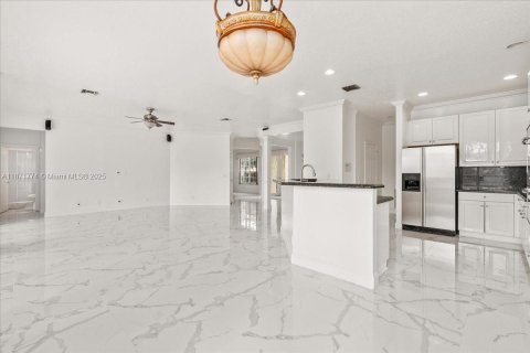 Casa en venta en Coral Springs, Florida, 4 dormitorios, 303.98 m2 № 1896029 - foto 11