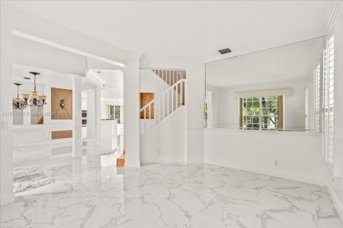 House in Coral Springs, Florida 4 bedrooms, 303.98 sq.m. № 1896029 - photo 9