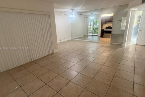 Condominio en alquiler en Coconut Creek, Florida, 2 dormitorios, 91.23 m2 № 1957557 - foto 1