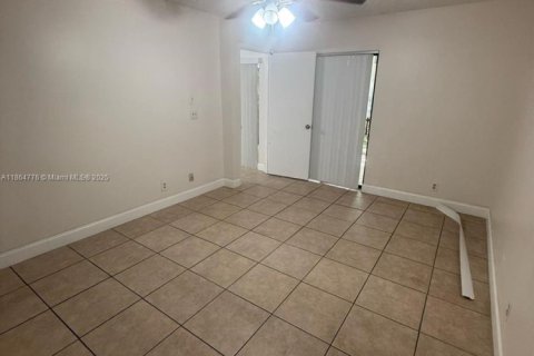 Condominio en alquiler en Coconut Creek, Florida, 2 dormitorios, 91.23 m2 № 1957557 - foto 4