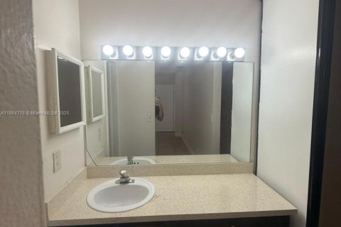 Condominio en alquiler en Coconut Creek, Florida, 2 dormitorios, 91.23 m2 № 1957557 - foto 6